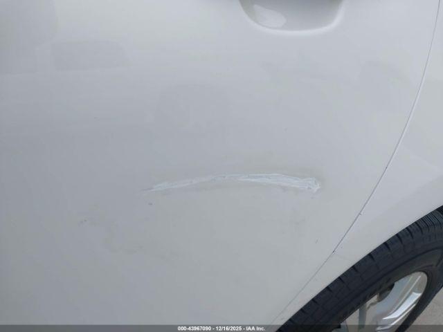 Cadillac SRX Luxury Collection Image 3