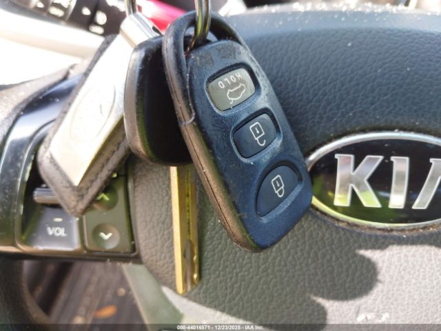 Kia Optima Lx Image 8