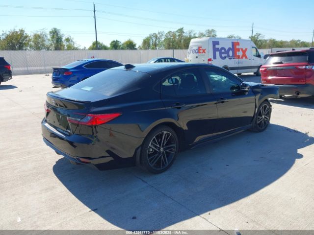 Toyota Camry Xse Image 3