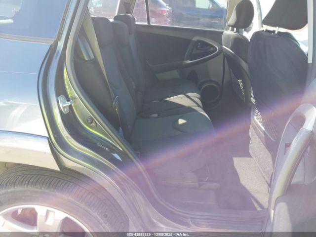 Toyota RAV4 Sport V6 Image 8