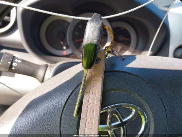 Toyota RAV4 Sport V6 Image 2