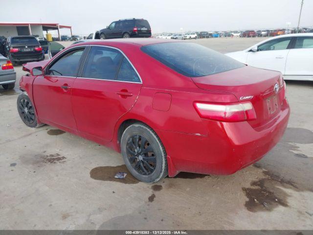 Toyota Camry Le Image 9