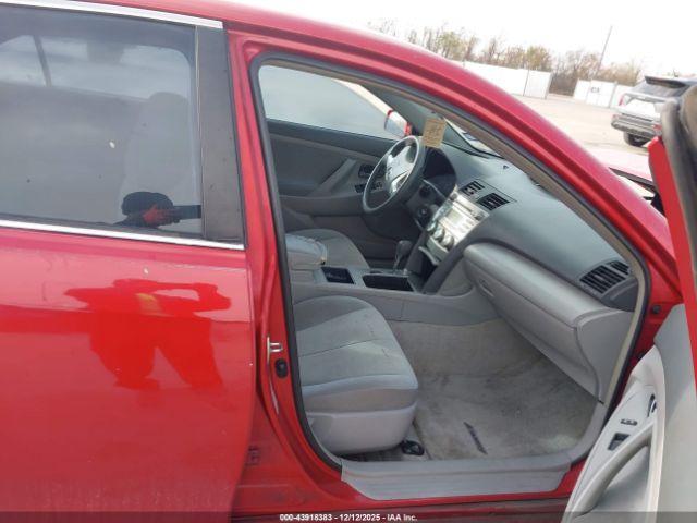 Toyota Camry Le Image 10