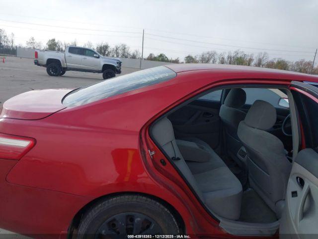 Toyota Camry Le Image 5