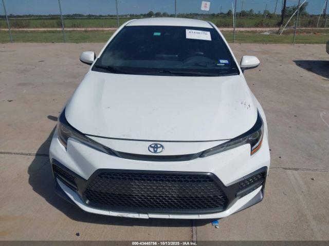 Toyota Corolla Se Image 12