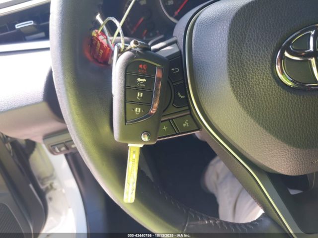 Toyota Corolla Se Image 8