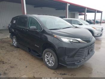  Salvage Toyota Sienna