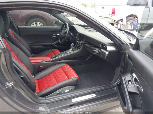 Porsche 911 Carrera 4 Image 4