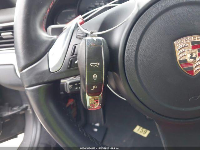 Porsche 911 Carrera 4 Image 8