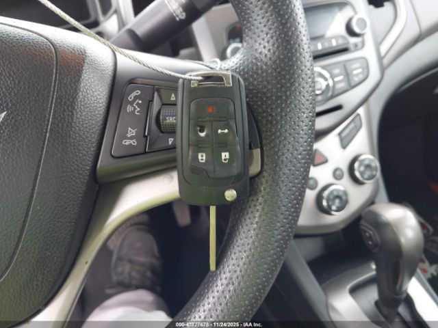 Chevrolet Sonic Lt Auto Image 9