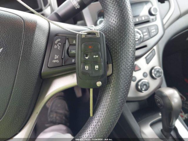 Chevrolet Sonic Lt Auto Image 9