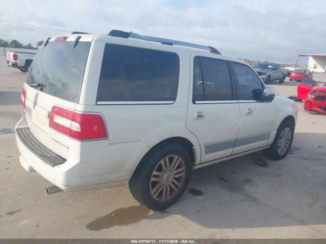 Lincoln Navigator Image 8
