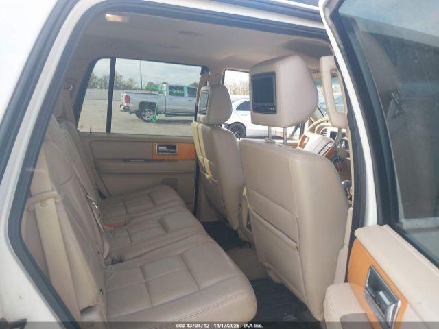 Lincoln Navigator Image 7