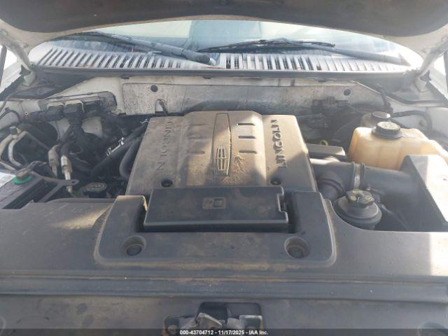 Lincoln Navigator Image 6