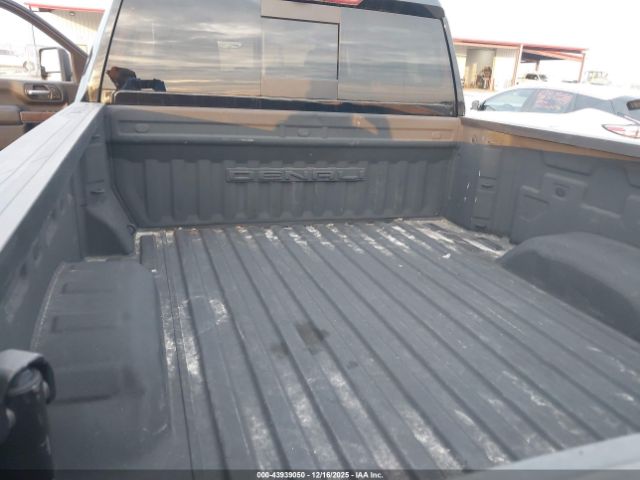 General Motors Sierra 2500HD Denali Image 9