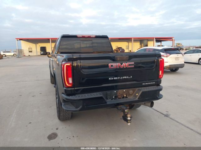 General Motors Sierra 2500HD Denali Image 6