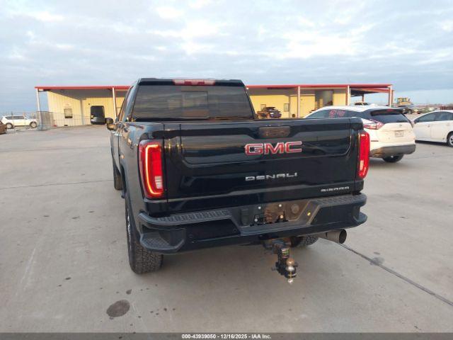 General Motors Sierra 2500HD Denali Image 6