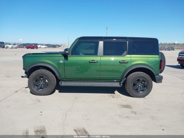Ford Bronco Outer Banks Image 2