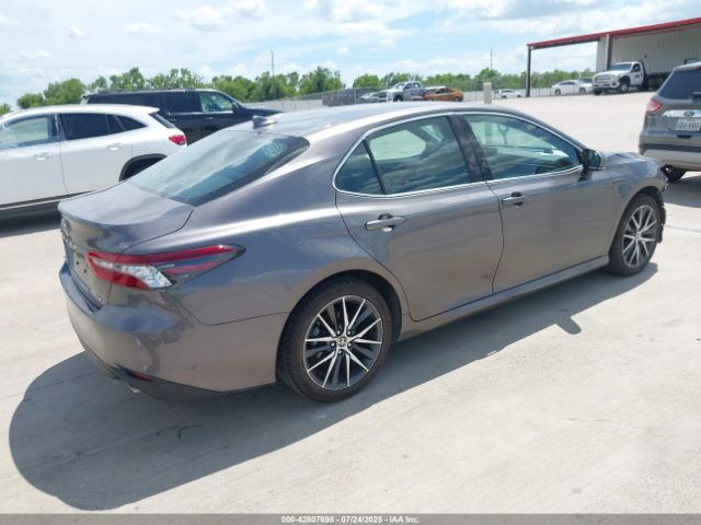 Toyota Camry Xle Image 9