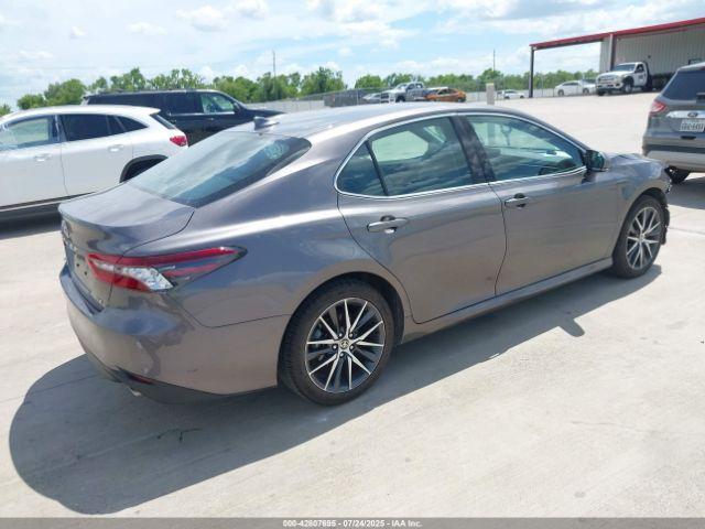 Toyota Camry Xle Image 9