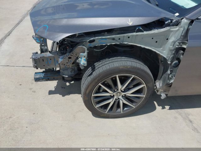 Toyota Camry Xle Image 13