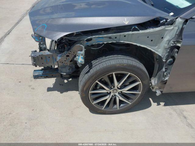 Toyota Camry Xle Image 13