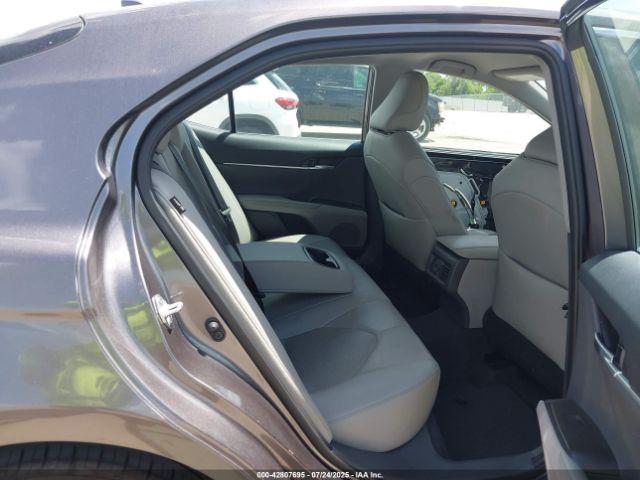 Toyota Camry Xle Image 2