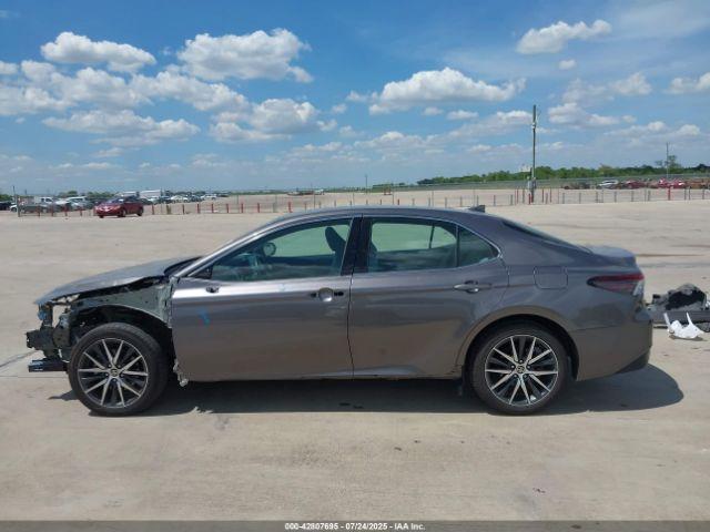 Toyota Camry Xle Image 14