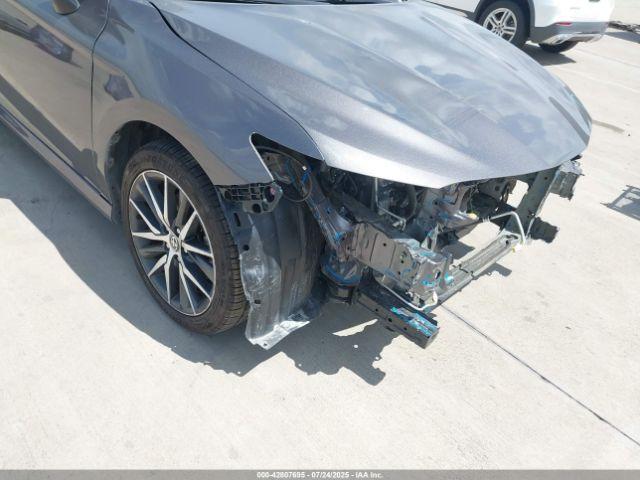 Toyota Camry Xle Image 15