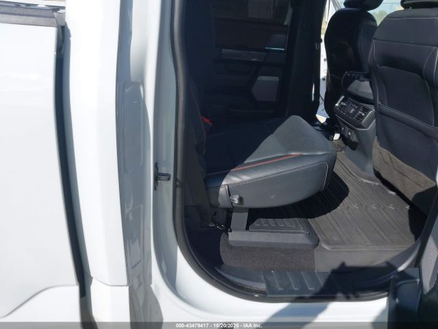 Ford F-150 Lariat Image 2