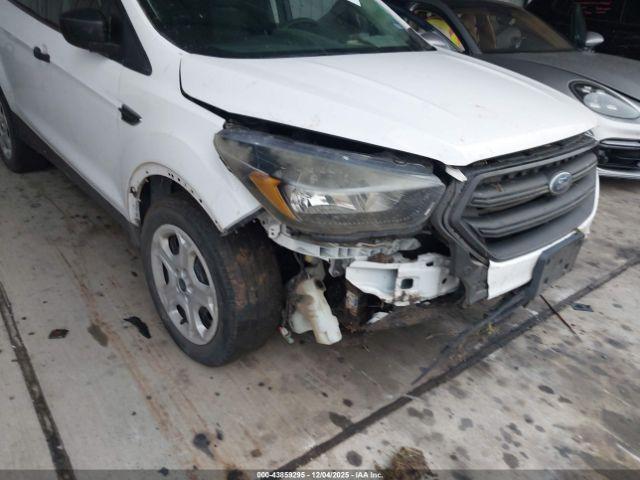 Ford Escape S Image 2