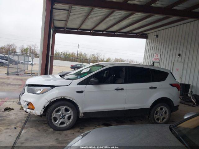 Ford Escape S Image 9
