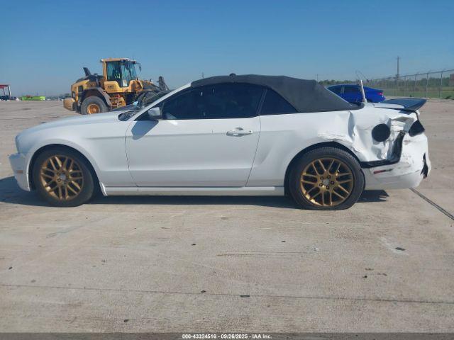 Ford Mustang V6 Premium Image 2