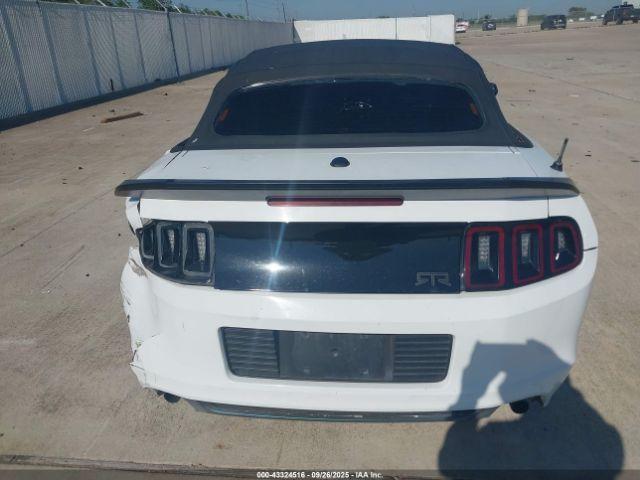 Ford Mustang V6 Premium Image 4