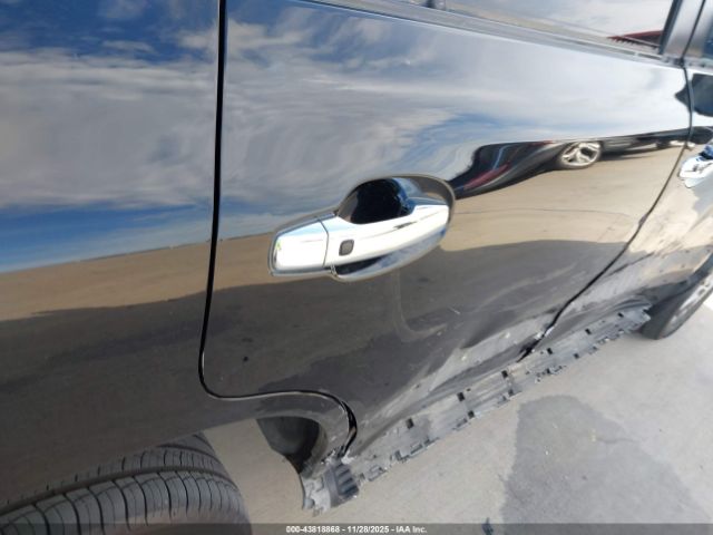 Lexus LX 570 Image 3