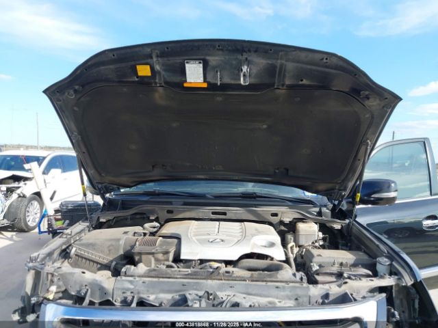 Lexus LX 570 Image 9