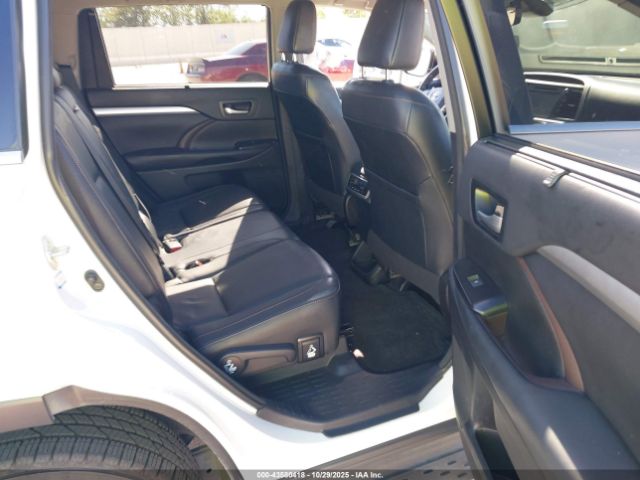 Toyota Highlander Xle Image 12