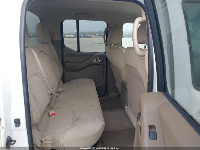 Nissan Frontier Le Image 8