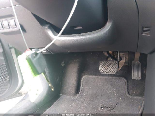 Nissan Sentra S Image 8