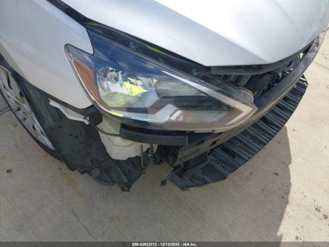 Nissan Sentra S Image 2