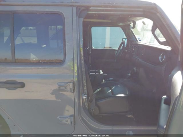 Jeep Wrangler Sahara 4x4 Image 9