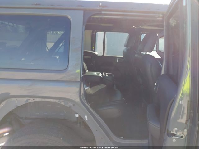 Jeep Wrangler Sahara 4x4 Image 10