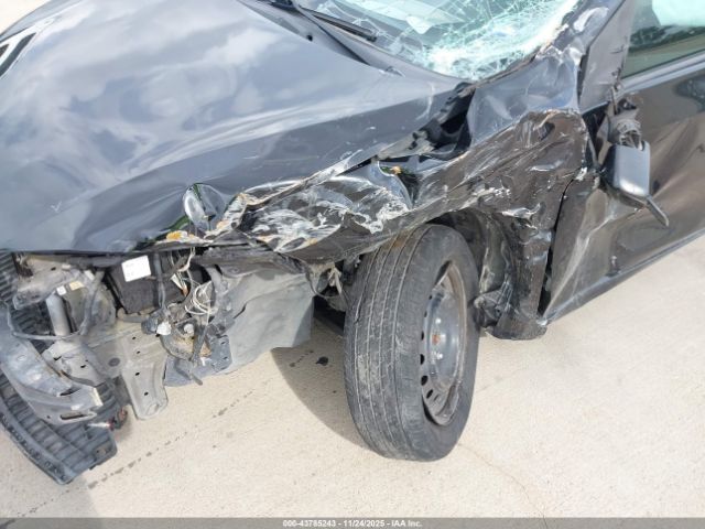 Toyota Corolla Le Image 18