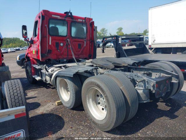 Freightliner Cascadia 113 Image 13