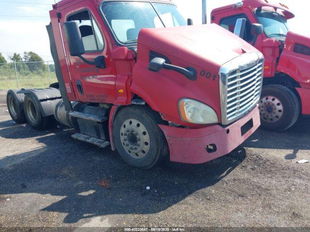 Freightliner Cascadia 113 Image 10