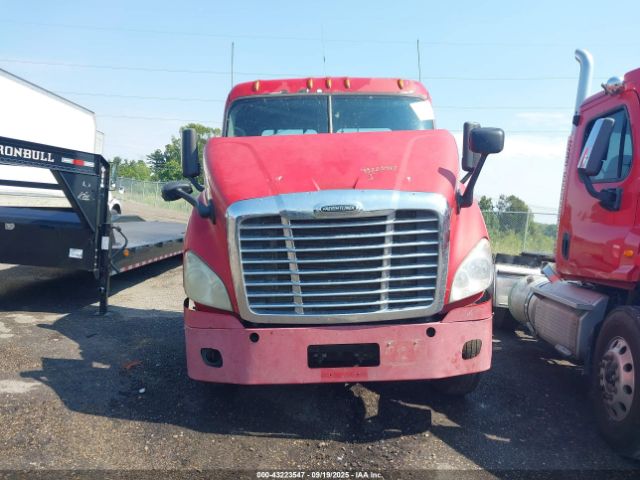 Freightliner Cascadia 113 Image 9