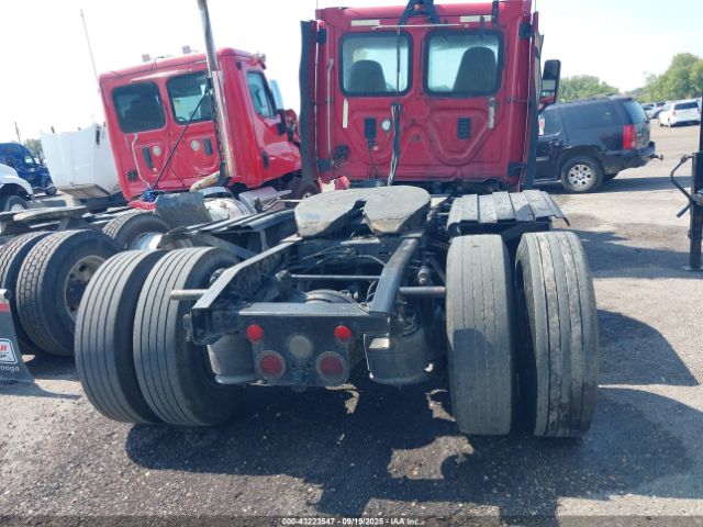 Freightliner Cascadia 113 Image 4