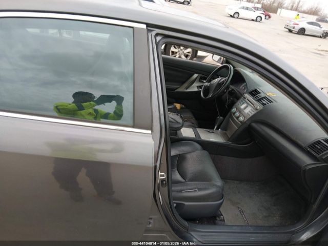 Toyota Camry Se V6 Image 8