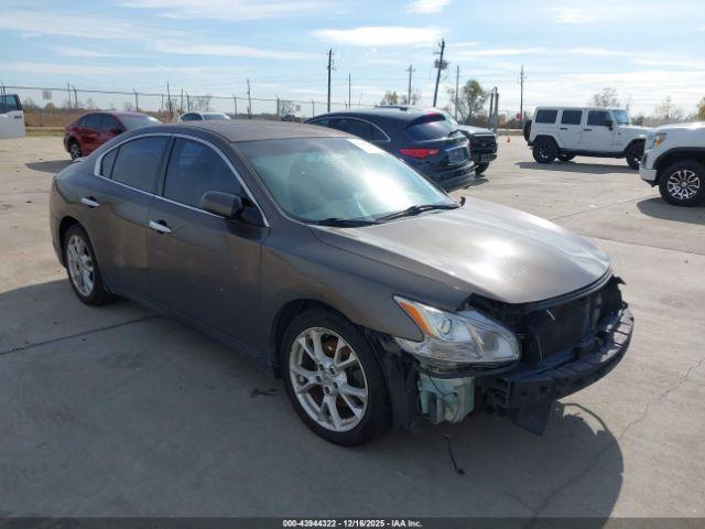  Salvage Nissan Maxima