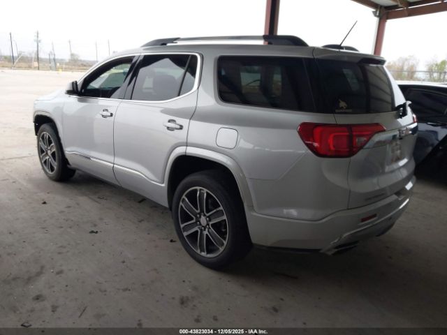 GMC Acadia Denali Image 17